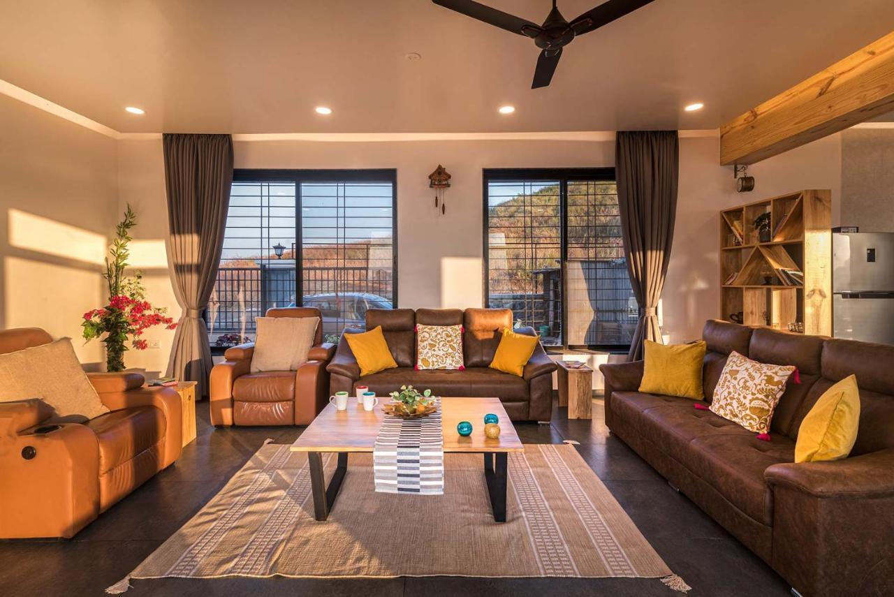 Eyes On The Lake By Stayvista - A Hillside Villa With A Captivating View Of The River Pune Exterior foto