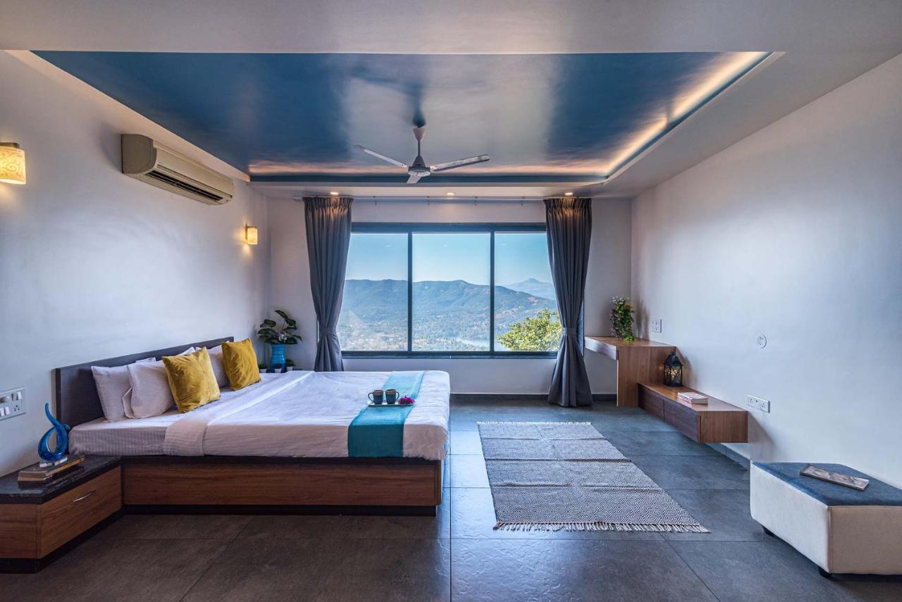 Eyes On The Lake By Stayvista - A Hillside Villa With A Captivating View Of The River Pune Exterior foto